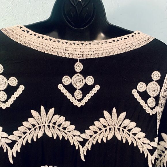 LAPIS Black & Cream Floral Lace Crochet Boho Blouse Size Small - Picture 8 of 14